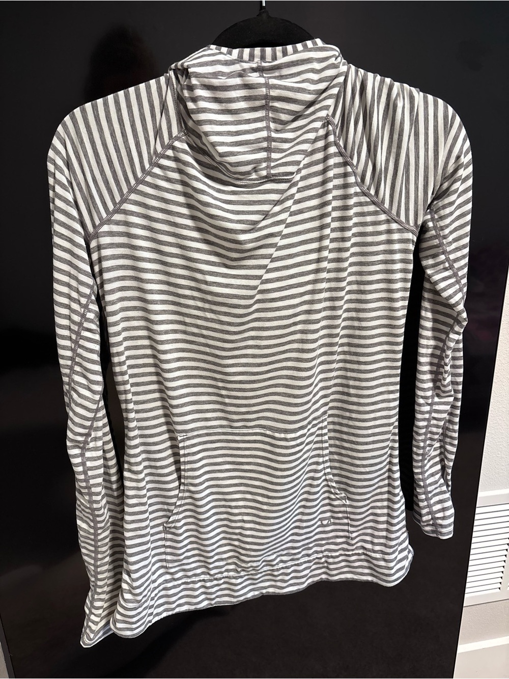 GAP Fit Breathe Gray & White Striped Hooded Pullover Medium